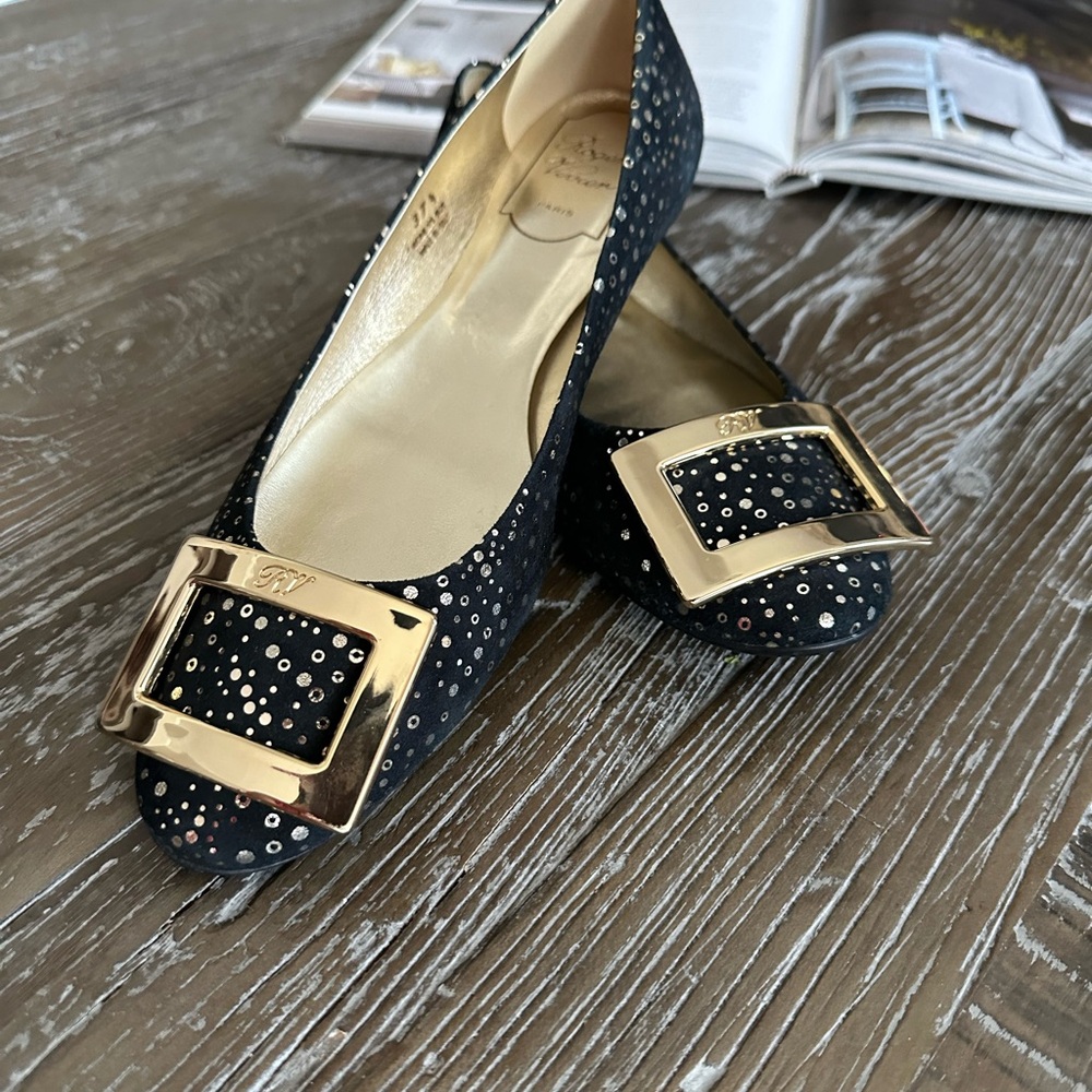 Flat shoes